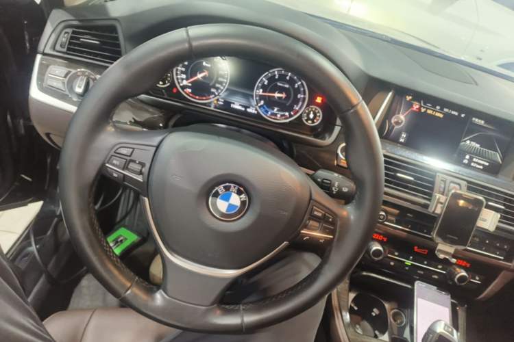 Used BMW 5 Series 2017 525Li Luxury Design Package Steering Wheel