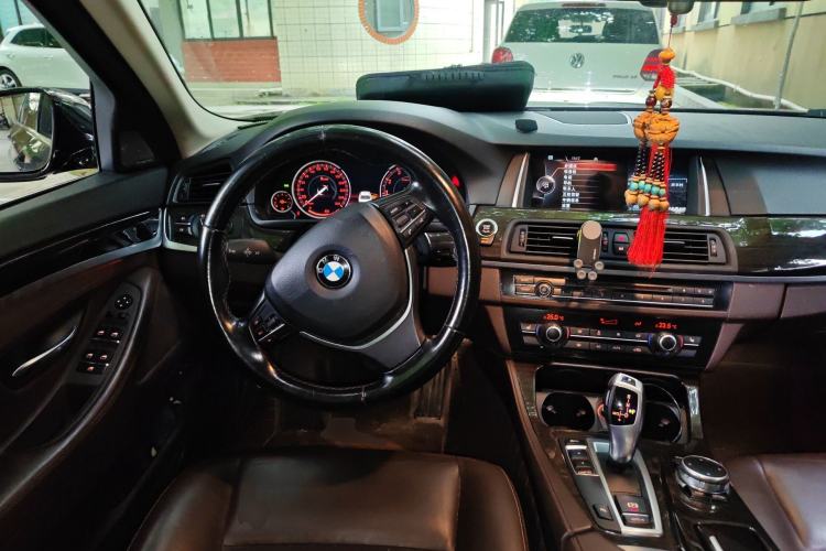 Used BMW 5 Series 2017 525Li Luxury Design Package Steering Wheel