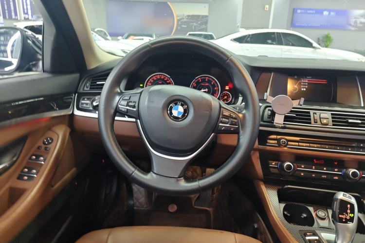 Used BMW 5 Series 2017 525Li Leading Model Steering Wheel