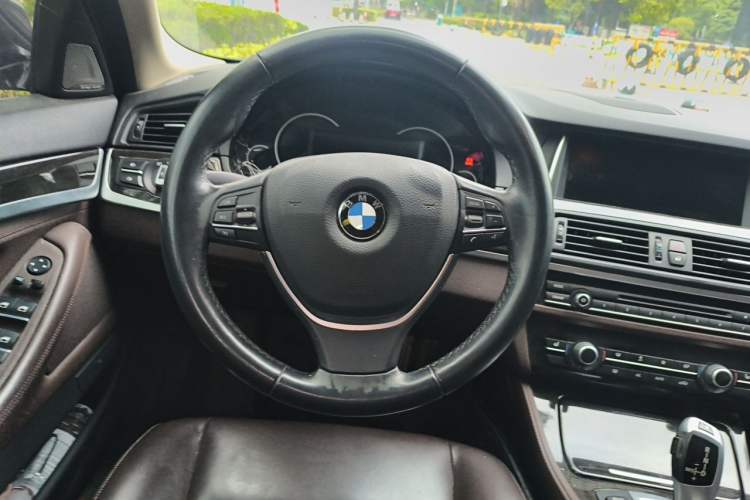 Used BMW 5 Series 2017 525Li Luxury Design Package Steering Wheel