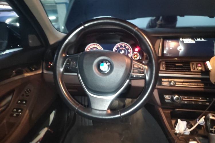 Used BMW 5 Series 2017 525Li Leading Model Steering Wheel