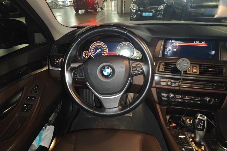 Used BMW 5 Series 2017 525Li Luxury Design Package Steering Wheel