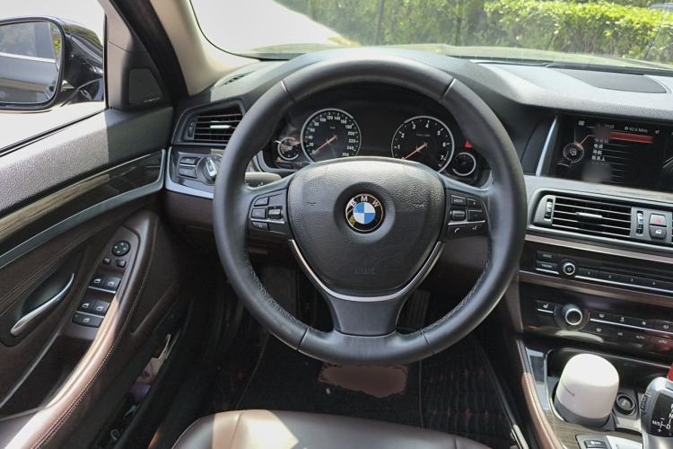 Used BMW 5 Series 2017 525Li Luxury Design Package Steering Wheel