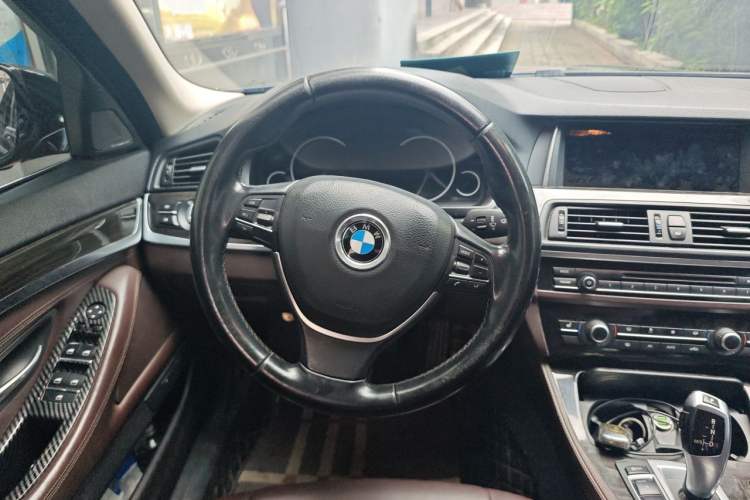 Used BMW 5 Series 2017 525Li Luxury Design Package Steering Wheel