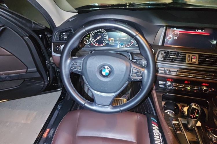 Used BMW 5 Series 2017 525Li Luxury Design Package Steering Wheel