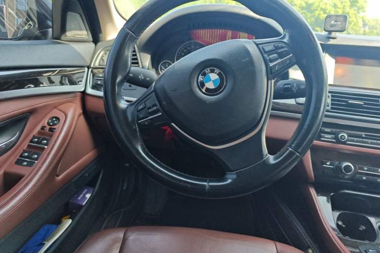 Used BMW 5 Series 2017 525Li Leading Model Steering Wheel
