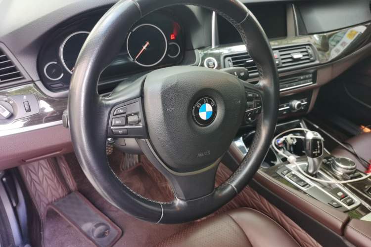 Used BMW 5 Series 2017 525Li Luxury Design Package Steering Wheel