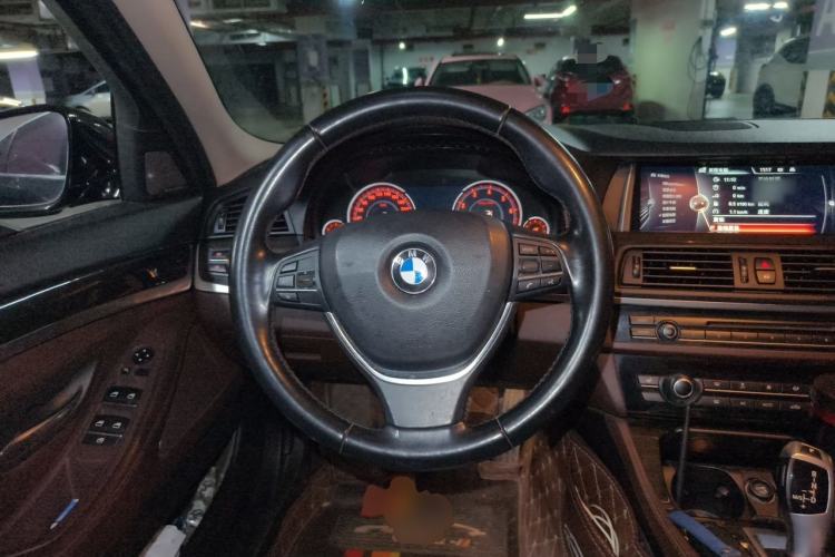 Used BMW 5 Series 2017 525Li Luxury Design Package Steering Wheel