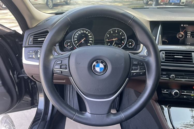 Used BMW 5 Series 2017 525Li Luxury Design Package Steering Wheel