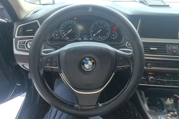 Used BMW 5 Series 2017 525Li Luxury Design Package Steering Wheel