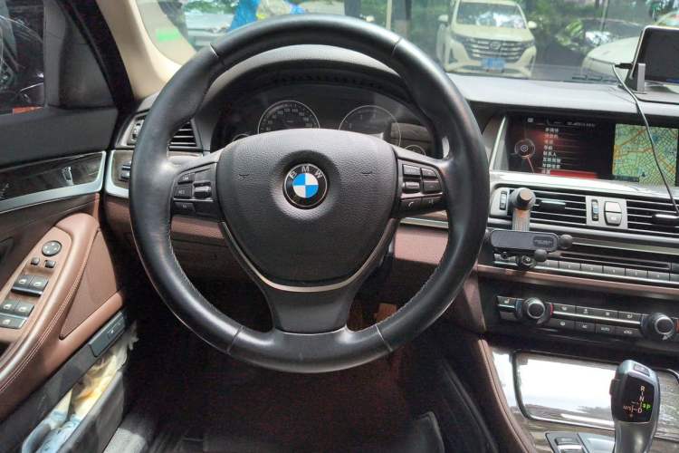 Used BMW 5 Series 2017 525Li Luxury Design Package Steering Wheel