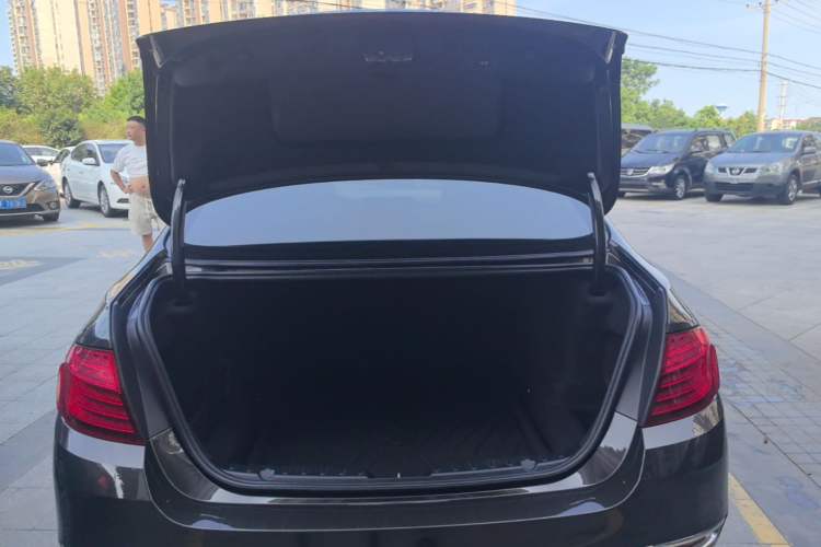 Used BMW 5 Series 2017 525Li Luxury Design Package Trunk