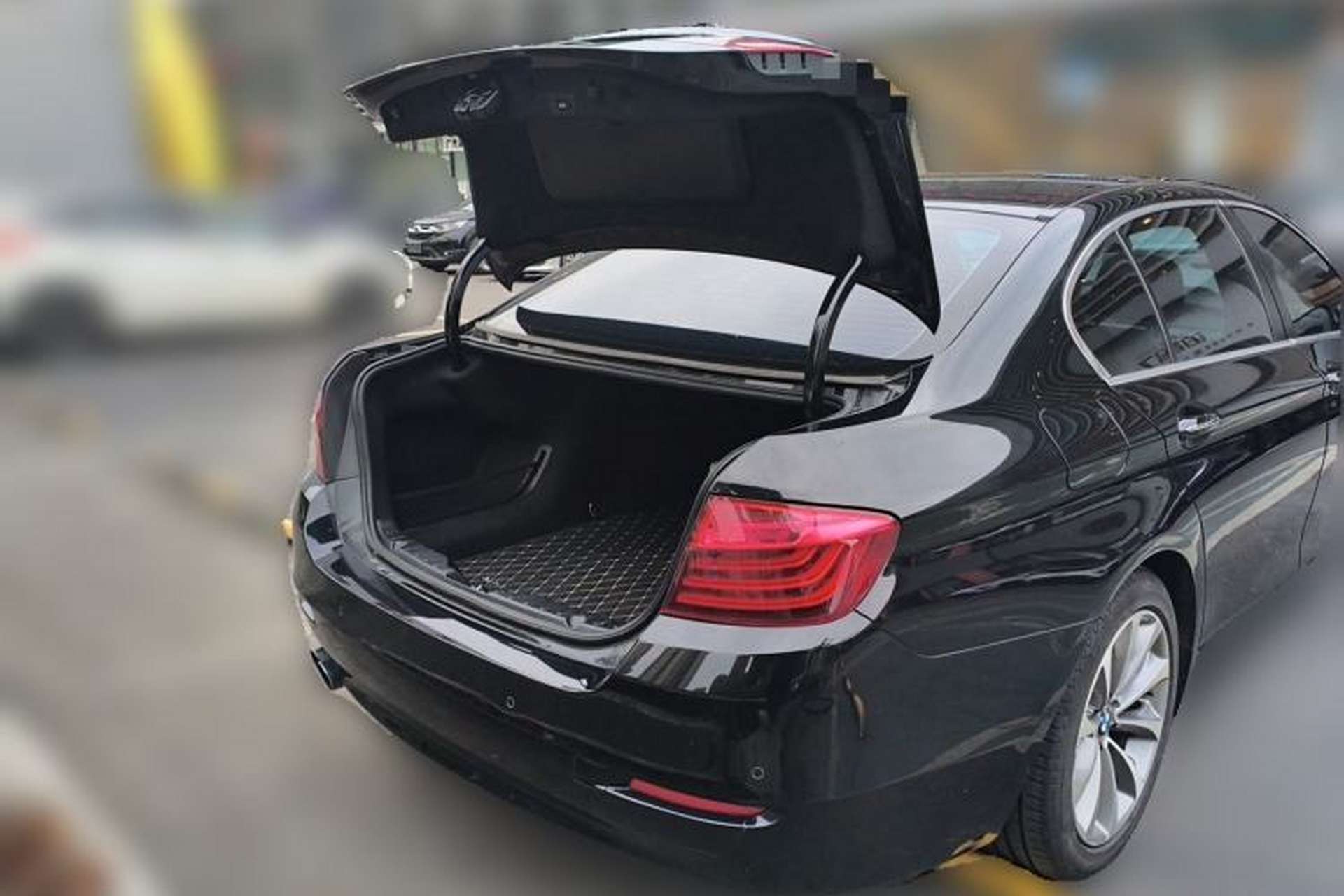 Used BMW 5 Series 2017 525Li Leading Model Trunk