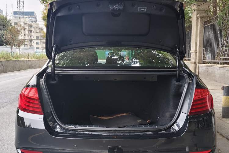 Used BMW 5 Series 2017 520Li Elegant Edition Trunk