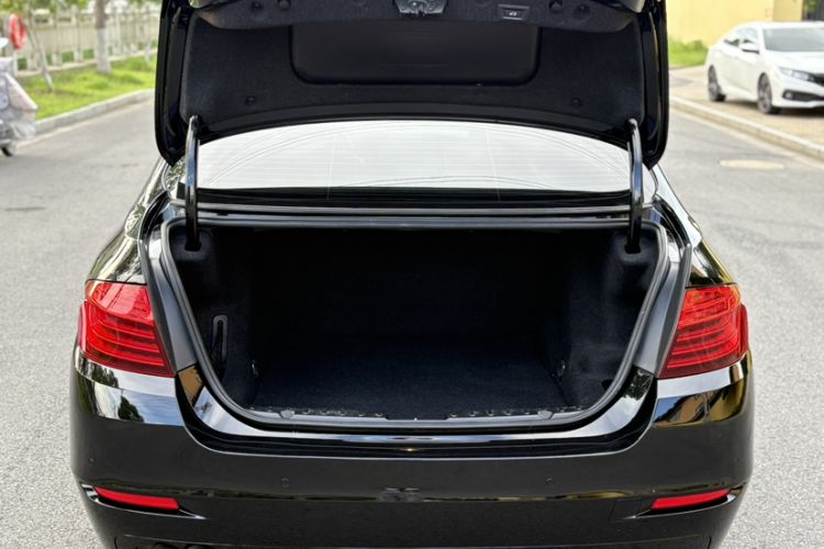 Used BMW 5 Series 2017 525Li Leading Model Trunk