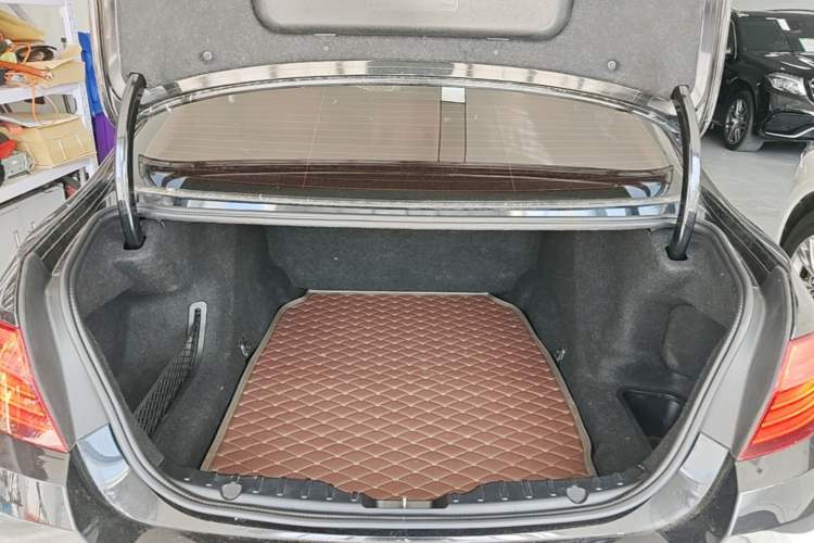 Used BMW 5 Series 2017 525Li Leading Model Trunk