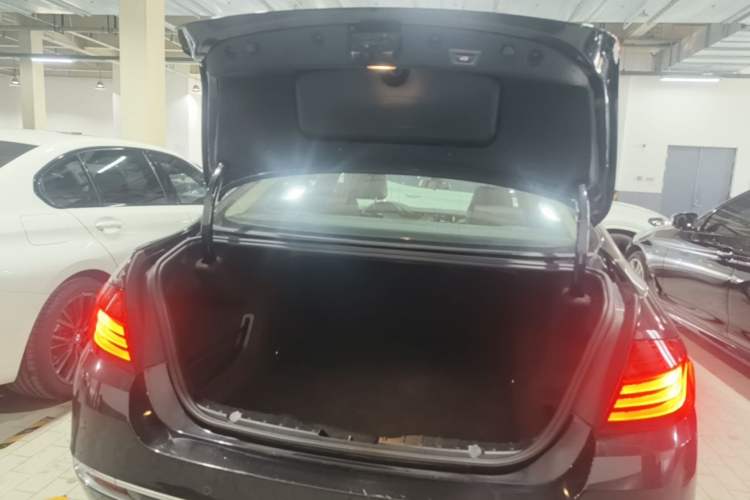 Used BMW 5 Series 2017 525Li Luxury Design Package Trunk