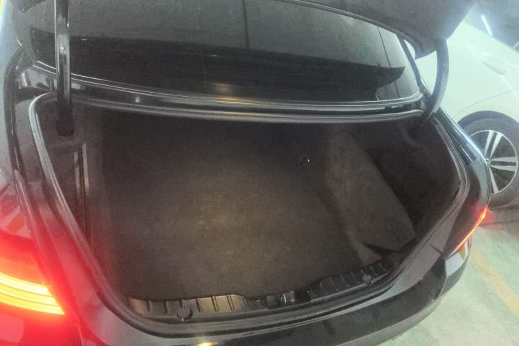 Used BMW 5 Series 2017 525Li Leading Model Trunk