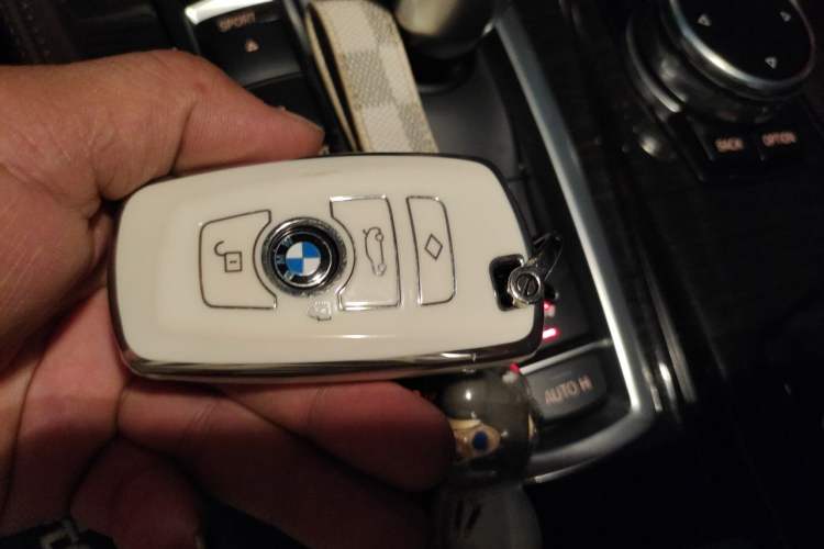 Used BMW 5 Series 2017 525Li Luxury Design Package Vehicle Key