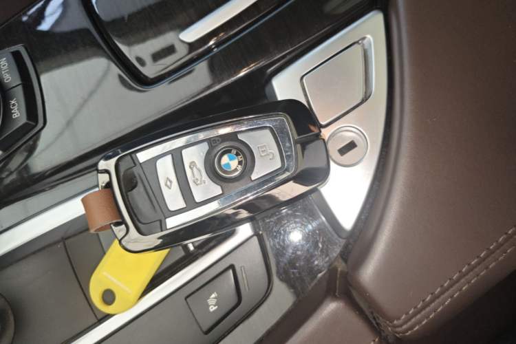Used BMW 5 Series 2017 525Li Luxury Design Package Vehicle Key