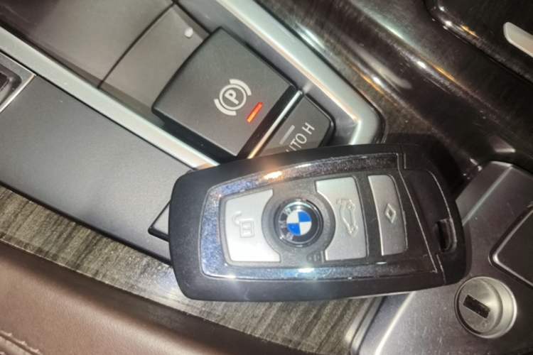 Used BMW 5 Series 2017 525Li Luxury Design Package Vehicle Key