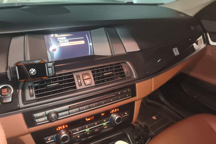 Used BMW 5 Series 2017 520Li Elegant Edition Audio And AC Panel