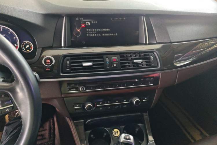 Used BMW 5 Series 2017 525Li Luxury Design Package Audio And AC Panel