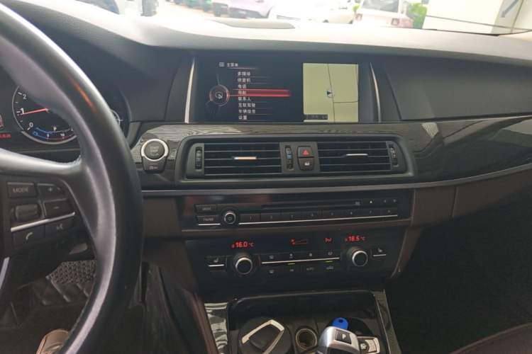 Used BMW 5 Series 2017 525Li Luxury Design Package Audio And AC Panel