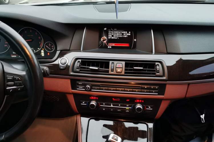 Used BMW 5 Series 2017 525Li Leading Model Audio And AC Panel