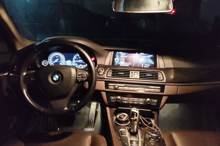 Used BMW 5 Series 2017 525Li Luxury Design Package Center Console