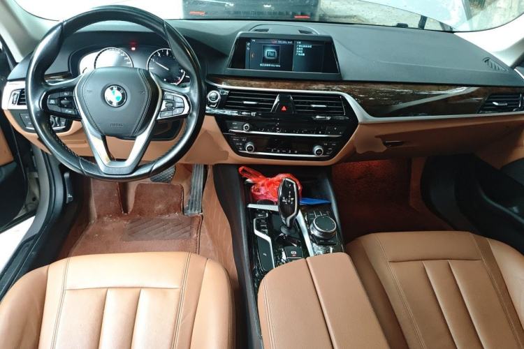 Used BMW 5 Series 2017 528Li Leading Model Center Console