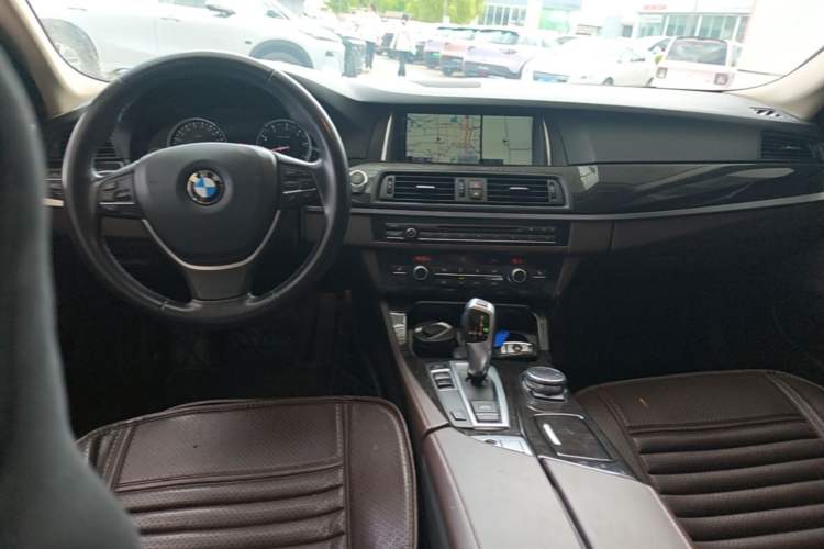 Used BMW 5 Series 2017 525Li Luxury Design Package Center Console