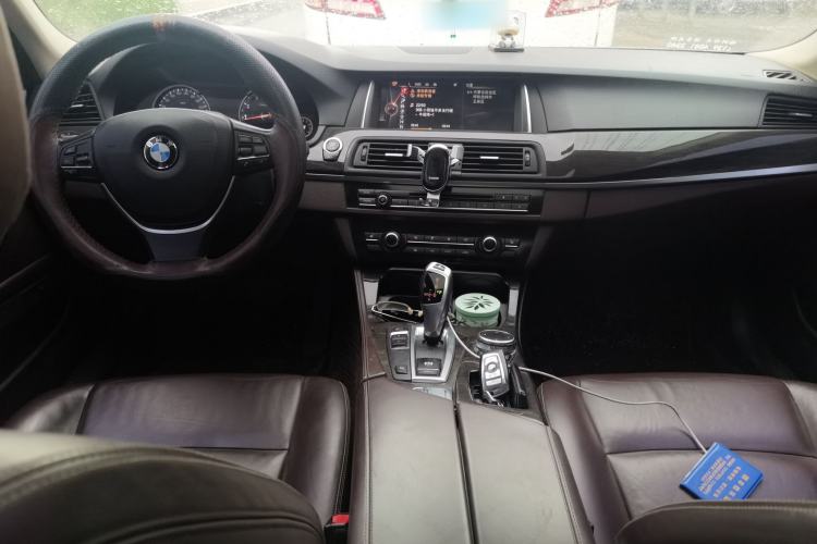 Used BMW 5 Series 2017 525Li Luxury Design Package Center Console