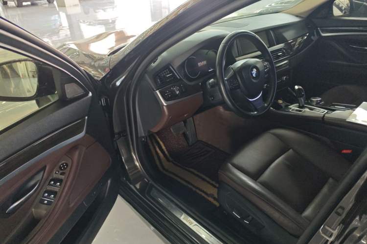 Used BMW 5 Series 2017 525Li Luxury Design Package Driver Seat