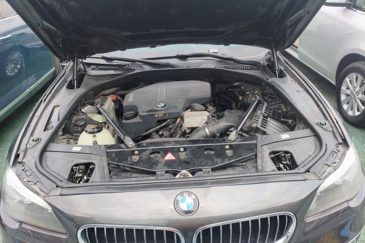 Used BMW 5 Series 2017 525Li Luxury Design Package Engine Bay