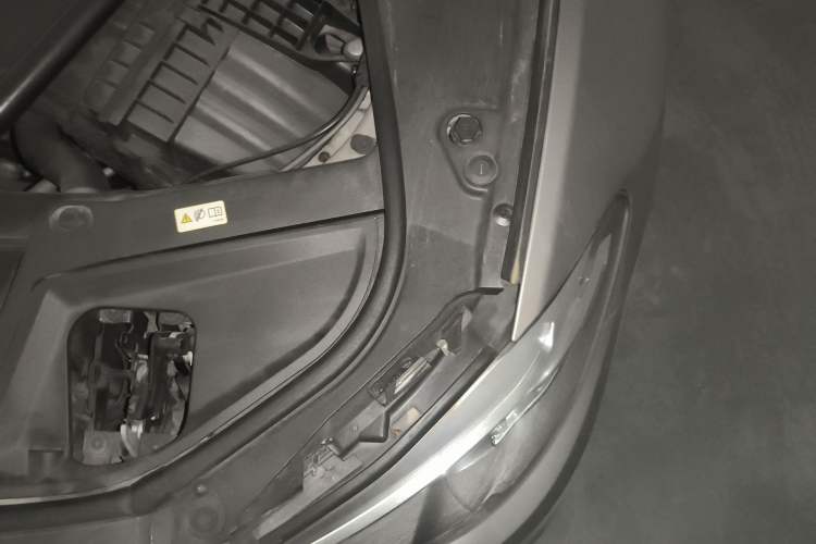 Used BMW 5 Series 2017 520Li Elegant Edition Engine Bay Left