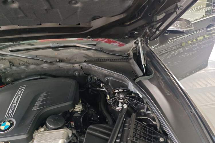 Used BMW 5 Series 2017 525Li Luxury Design Package Engine Bay Left