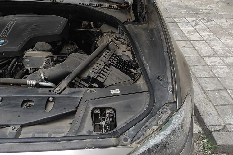 Used BMW 5 Series 2017 525Li Leading Model Engine Bay Left
