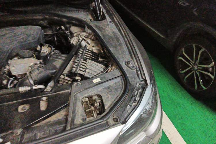Used BMW 5 Series 2017 525Li Leading Model Engine Bay Left
