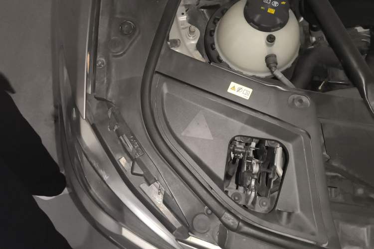 Used BMW 5 Series 2017 520Li Elegant Edition Engine Bay Right