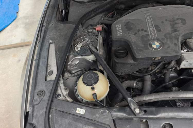 Used BMW 5 Series 2017 525Li Luxury Design Package Engine Bay Right