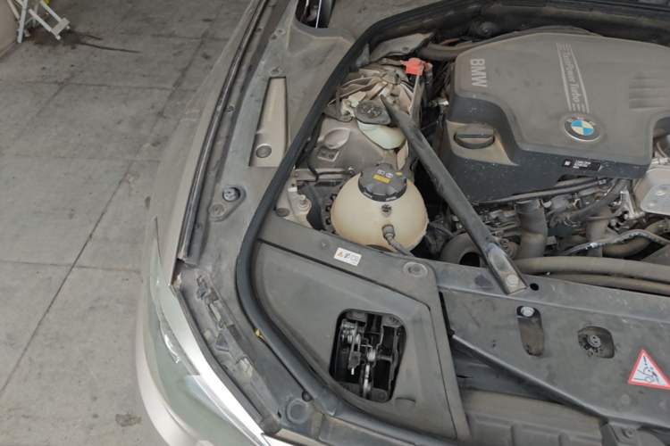 Used BMW 5 Series 2017 525Li Luxury Design Package Engine Bay Right