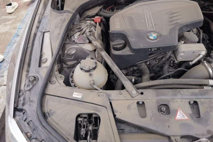 Used BMW 5 Series 2017 525Li Luxury Design Package Engine Bay Right
