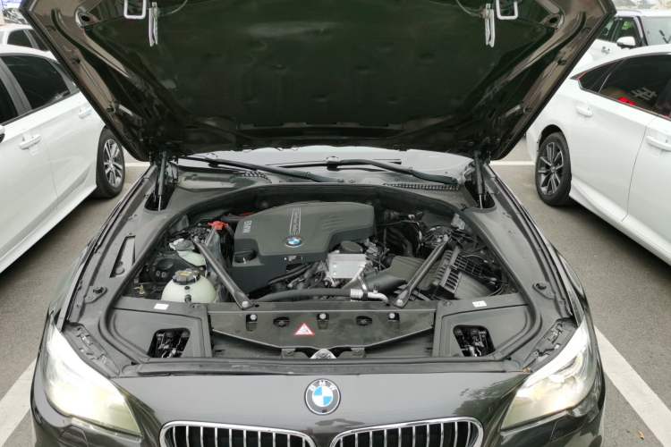 Used BMW 5 Series 2017 525Li Leading Model Engine Bay