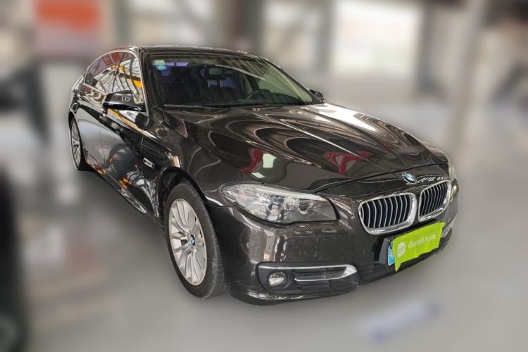 Used BMW 5 Series 2017 525Li Luxury Design Package Front Right 45 Deg