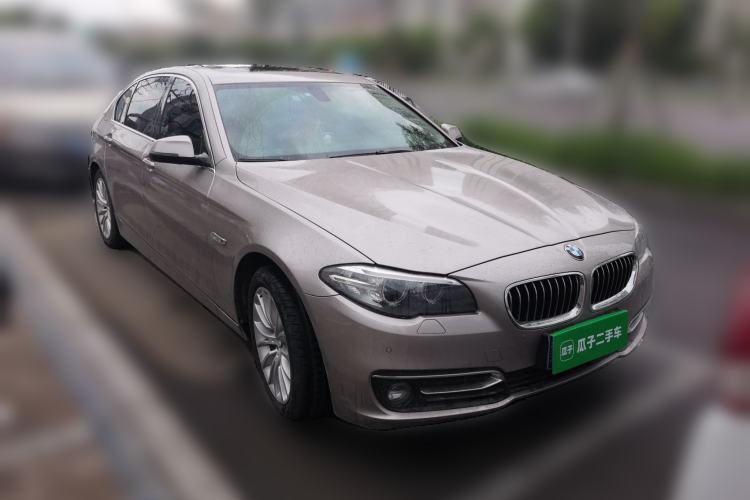 Used BMW 5 Series 2017 525Li Luxury Design Package Front Right 45 Deg