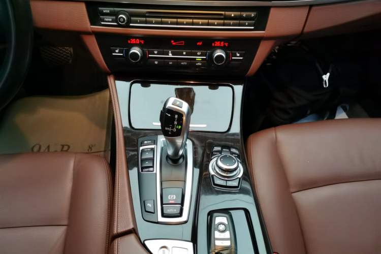 Used BMW 5 Series 2017 525Li Leading Model Gear Lever