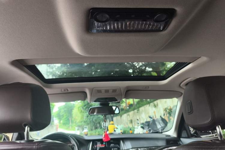 Used BMW 5 Series 2017 525Li Luxury Design Package Headliner
