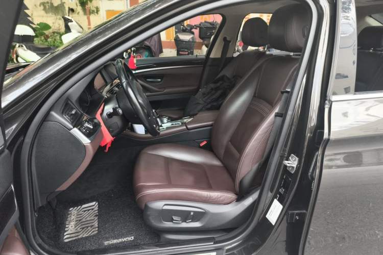 Used BMW 5 Series 2017 525Li Luxury Design Package Left Front Seat