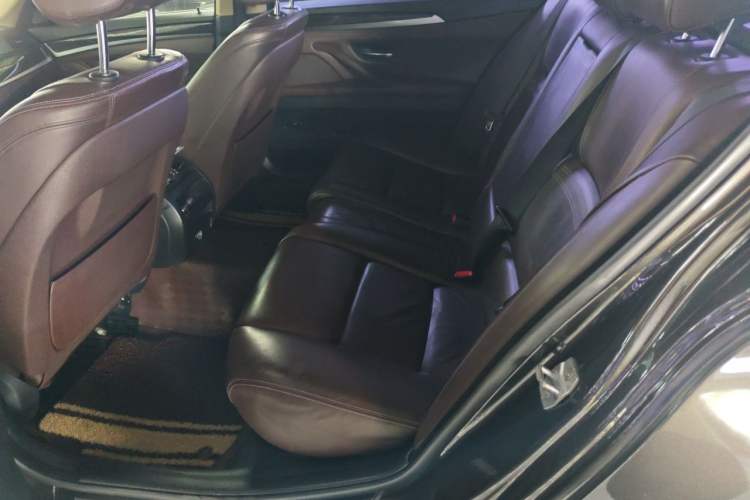 Used BMW 5 Series 2017 525Li Luxury Design Package Left Rear Seat